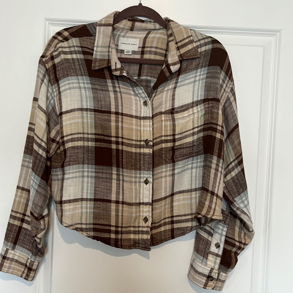 American eagle cropped flannel. Size medium